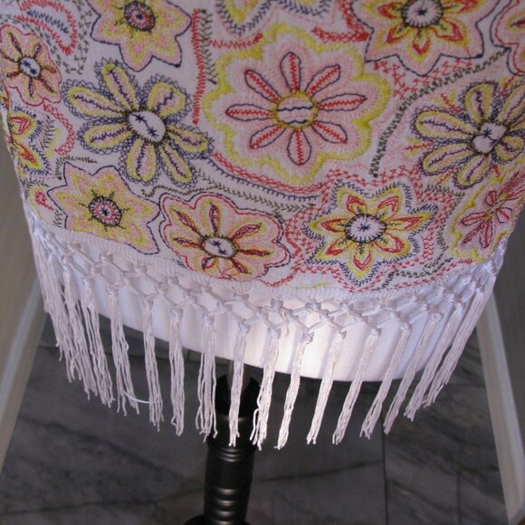 NWOT XOXO Boho Embroidered Floral Fringe Bottom Crossback Tank Size Large - Picture 4 of 9